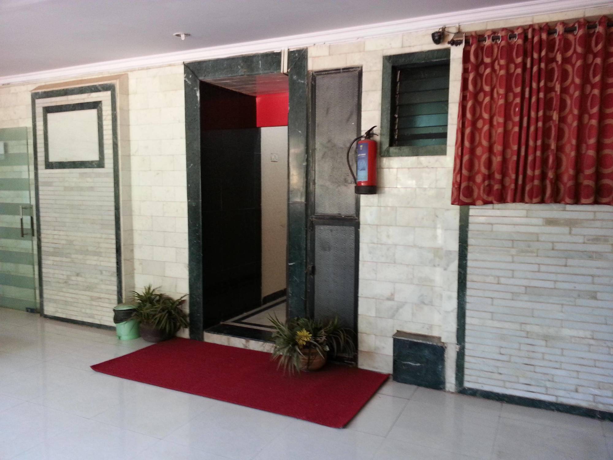 Hotel Sea Sands Bombaim Exterior foto